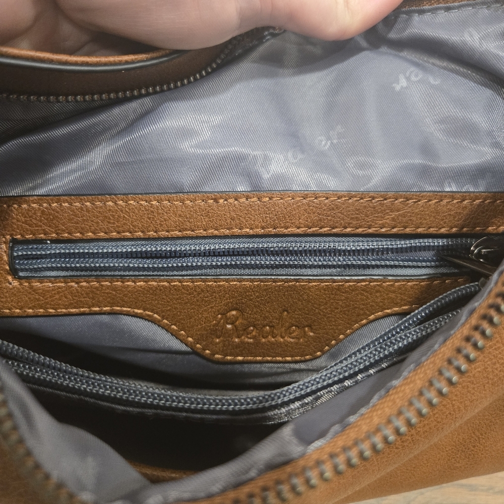 Realer brand Purse - Picture 5 of 6
